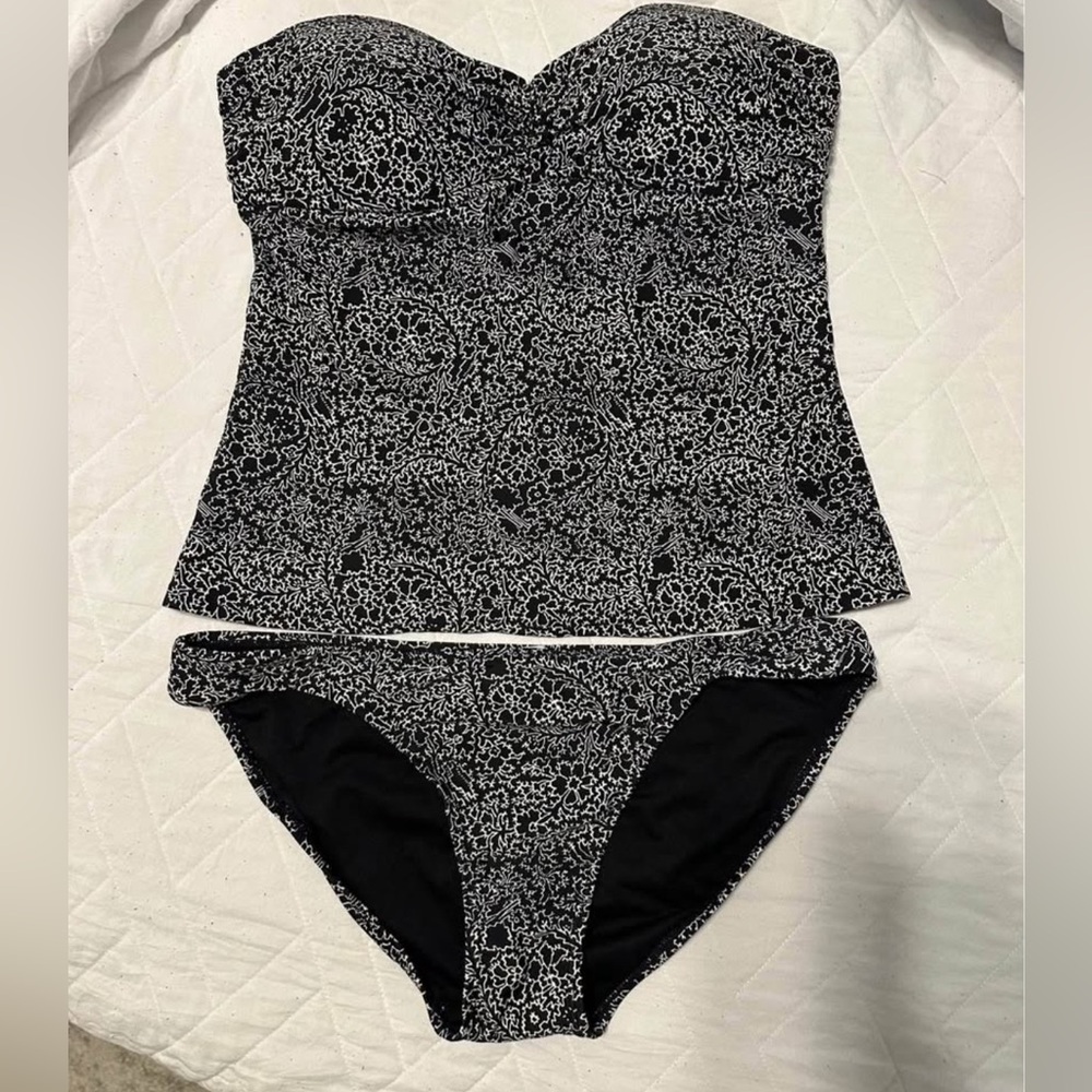 Stylish Black and White Women's Swimwear
